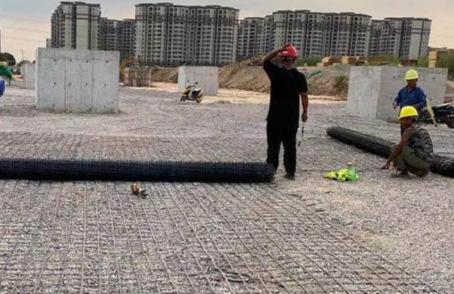 庆阳土工格栅铺设前地基要怎么处理？